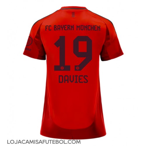 Camisa de Futebol Bayern Munich Alphonso Davies #19 Equipamento Principal Mulheres 2024-25 Manga Curta